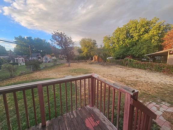 2nd image of 1001 E Flonette Ave