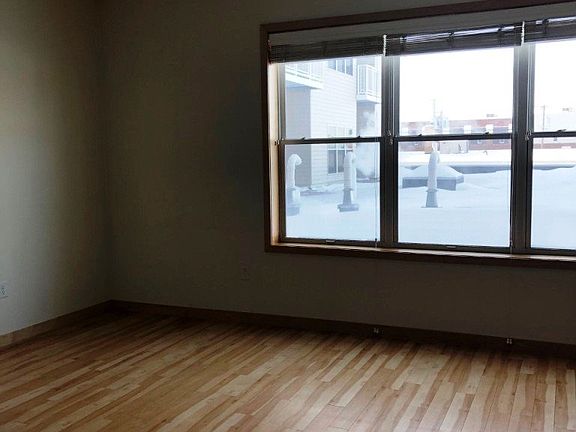 5th image of 408 Roberts St N APT 213
