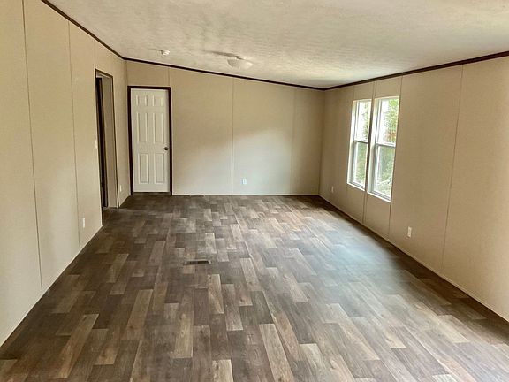 4th image of 707 Sharon Ln