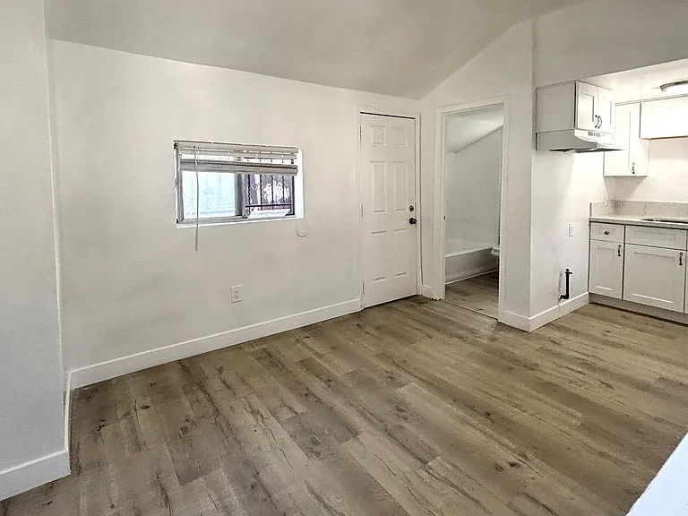 1344 E 45th St — Photo 9