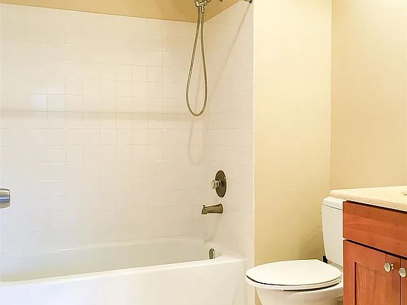 4th image of 9318 179th Pl NE Unit 2
