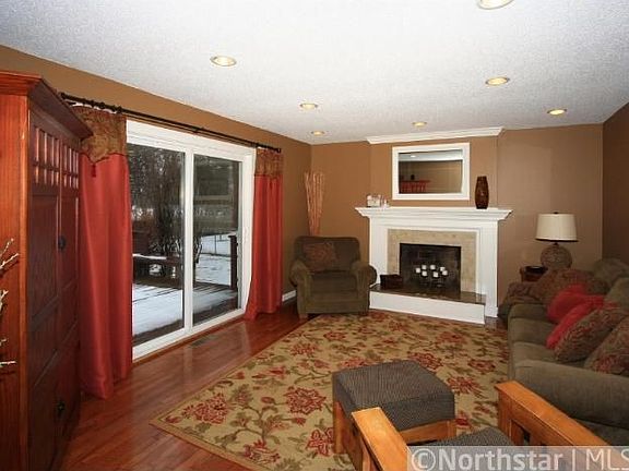4th image of 3350 Urbandale Ln N