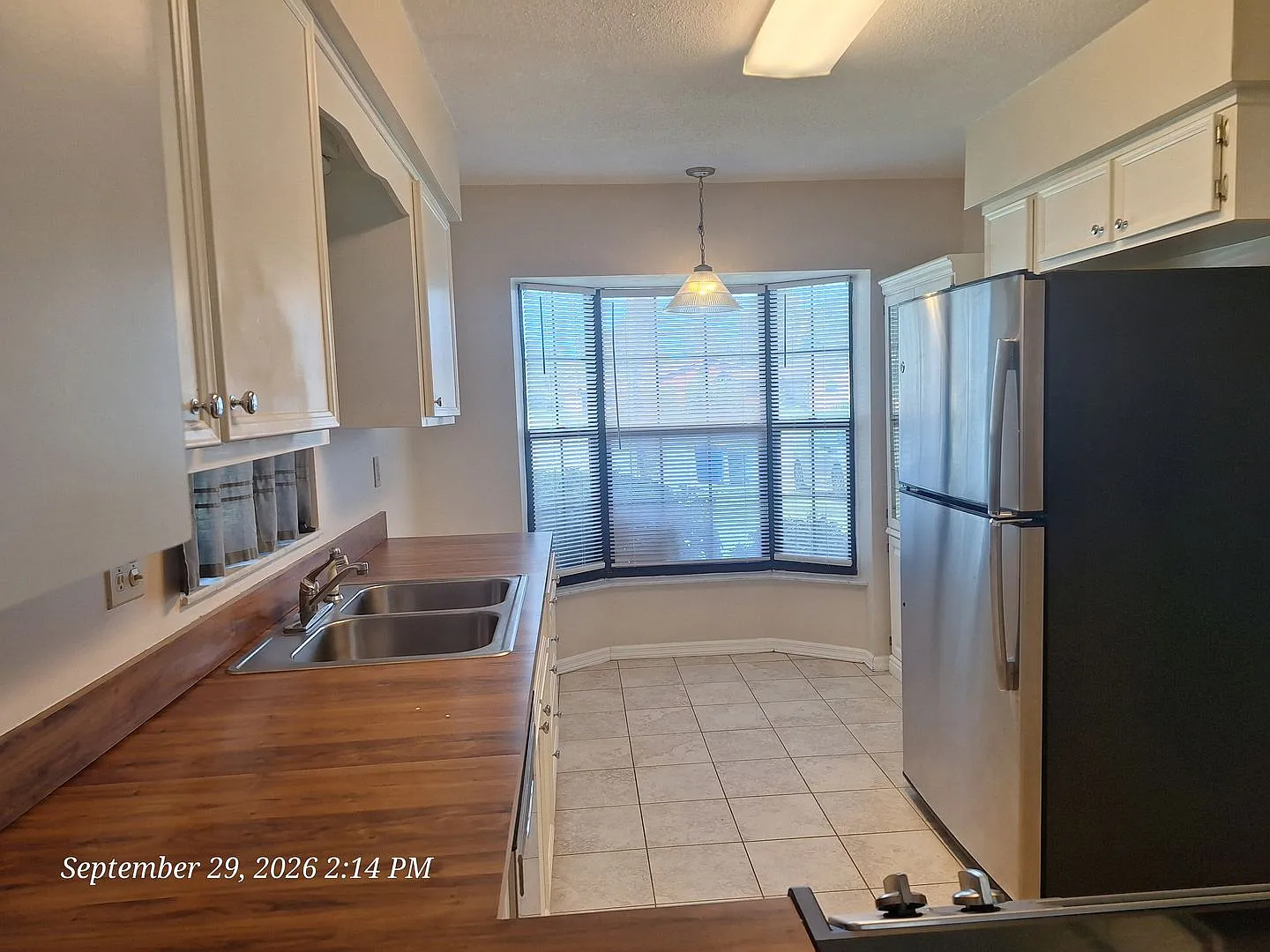 2BR 2BA 1 car garage Duplex with 2 porches — Photo 4