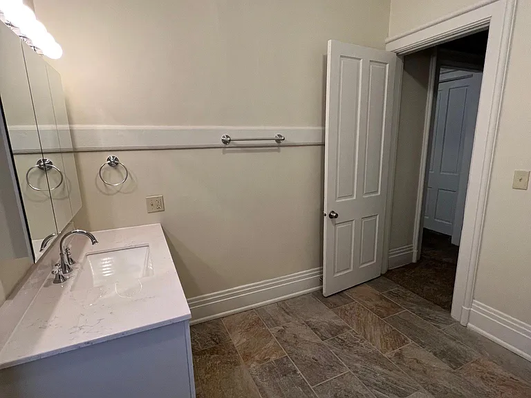 2360 Auburn Ave #5 — Photo 5