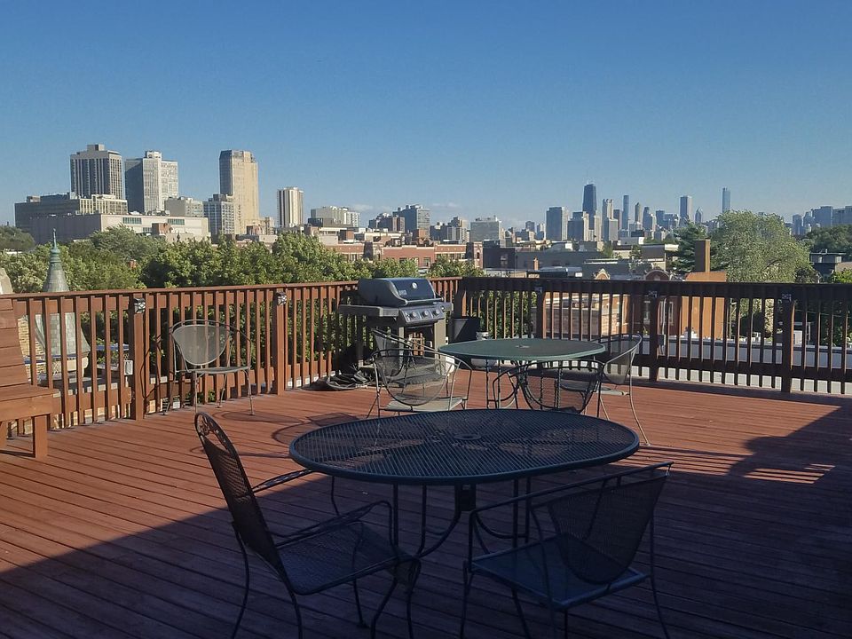 Skyline Roof-Top Deck ; Gas BBQ Grills ;360 Degree Skyline Views.