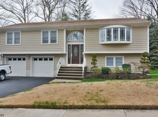 20 Schuler Ave, Waldwick, NJ 07463