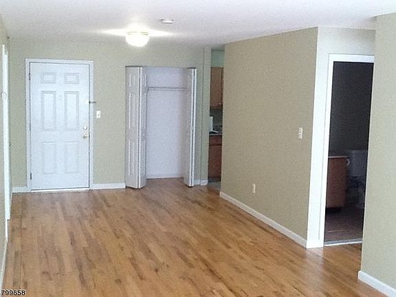 5th image of 25 Crest St APT 104