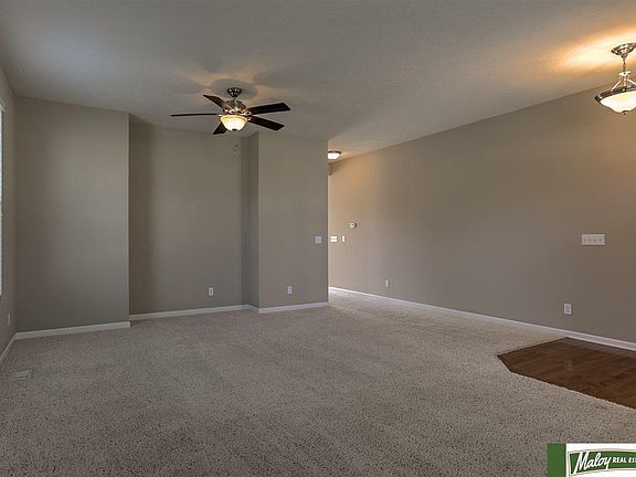 5th image of 20811 Charles St