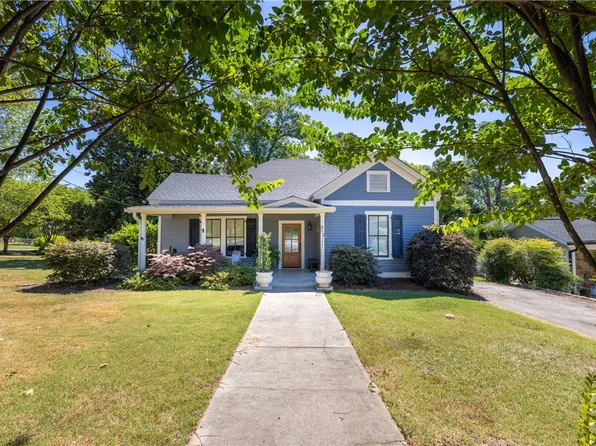 303 S Townville St, Seneca, SC 29678