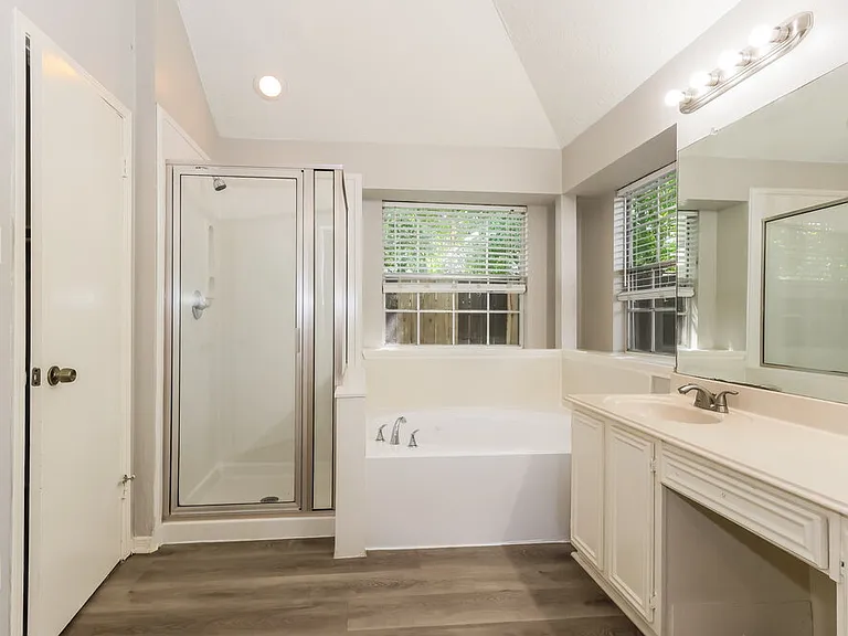 4910 Stone Harbor Dr — Photo 13