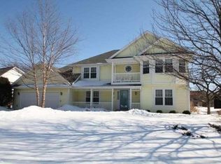 4000 S Victoria Cir, New Berlin, WI 53151