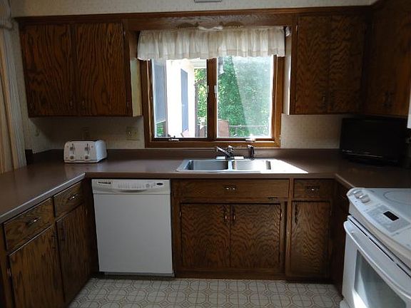 5th image of 1837 Lakewood Dr N