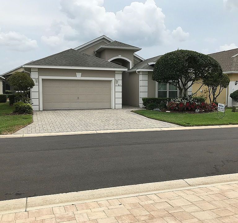 Front view on High Vista Dr