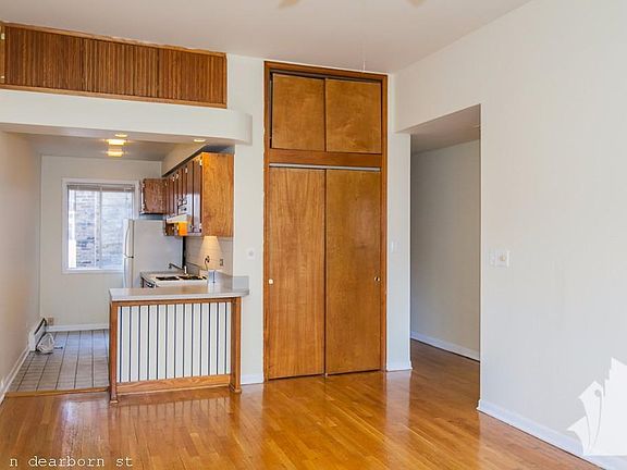 4th image of 1439 N Dearborn St #1623