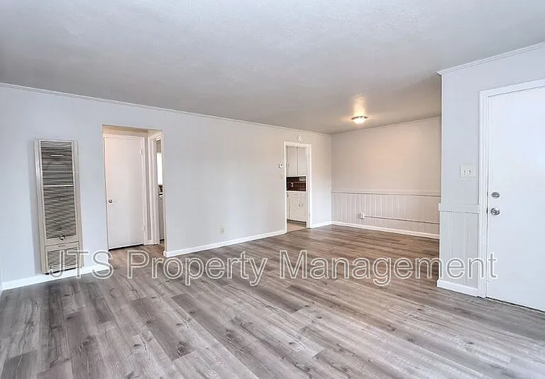 4439 V St #1 — Photo 17