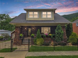 127 Riverside Dr, Logan, WV 25601