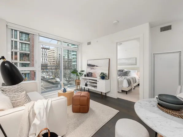 1009 Harwood St #604, Vancouver, BC V6E 0C2