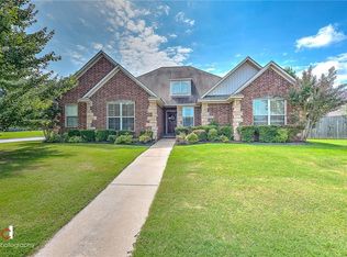 3627 W Donnington Dr, Fayetteville, AR 72704