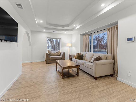 5th image of 14801 Spring Garden St