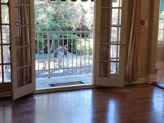 2nd image of 1010 N Harper Ave