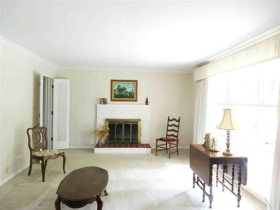 4th image of 1306 N Wildwood Ln