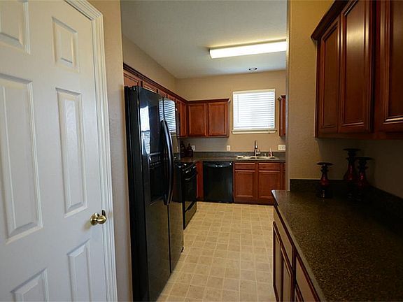 DINING AREA HAS A BIG PANTY AND A BUTLERS AREA TO HANDLE DINING ROOM OVERFLOW
