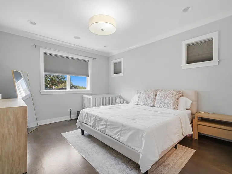 2341 W Roscoe St #2W — Photo 11