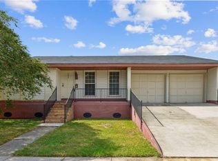 596 Oakwood Dr, Gretna, LA 70056