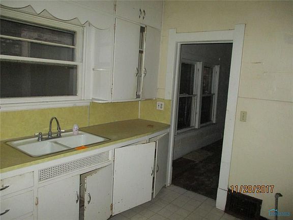 5th image of 874 Woodsdale Ave