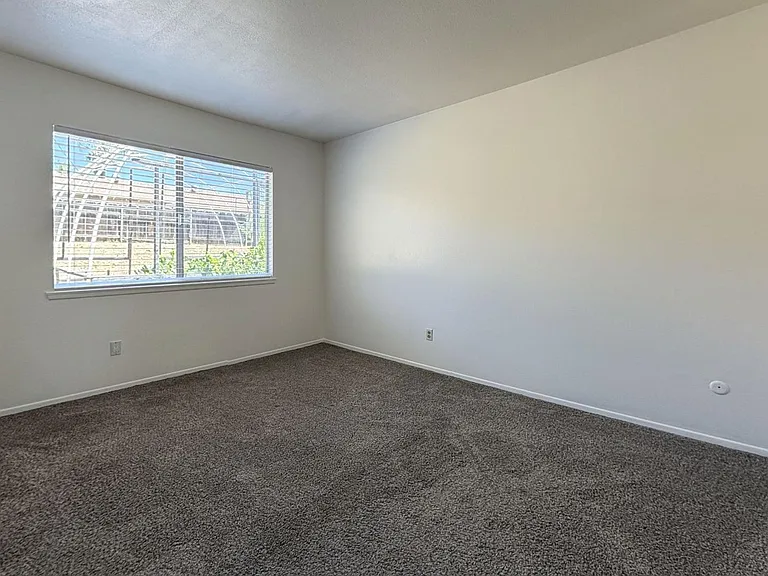 11231 Reddiford Ct — Photo 16