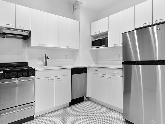 5th image of 200 E 81st St APT 4B