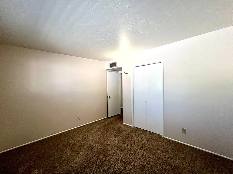 8655 E 24th Cir — Photo 21