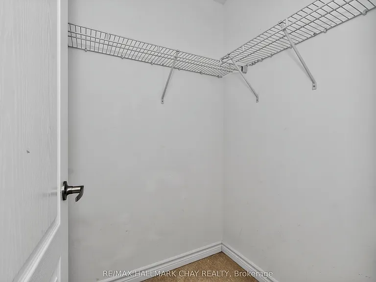38 Milson Cres — Photo 44