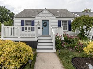 1090 Cambridge Rd, Berkley, MI 48072