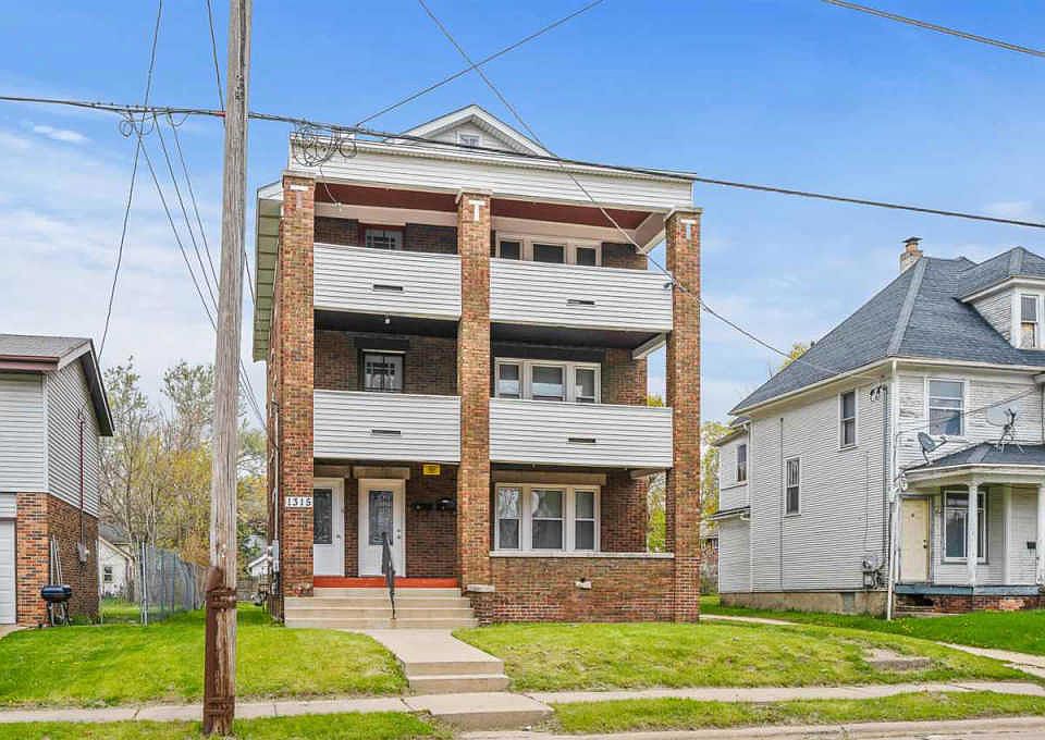 1st image of 1315 School St