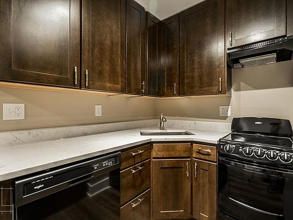 3rd image of 866 N High St APT 5