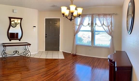 4th image of 1581 Laurel Hall Ln