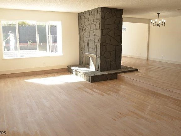 4th image of 124 Lana Dr