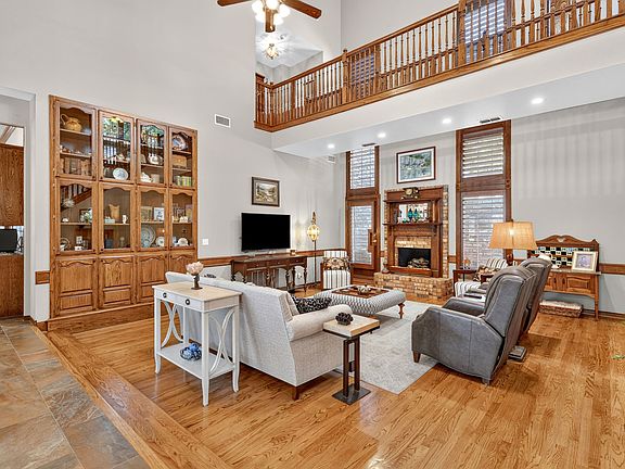 4th image of 46 Lytle Pl