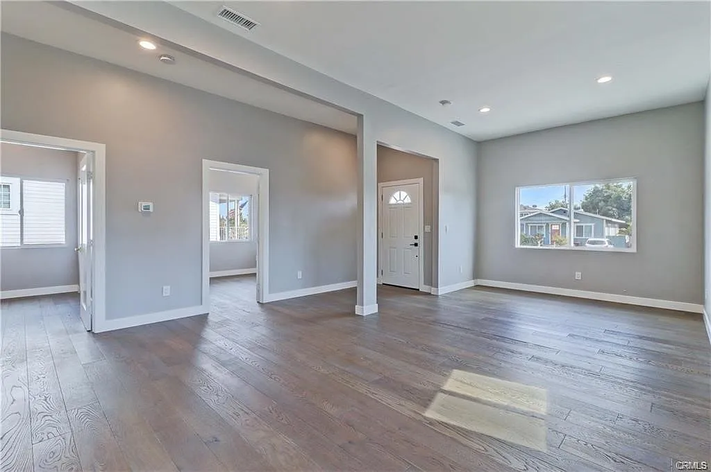 3 bed, 1300 sqft, $3,950 — Photo 4