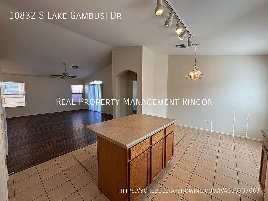 Lovely 4-Bed, 2-Bath home in Vail! — Photo 4