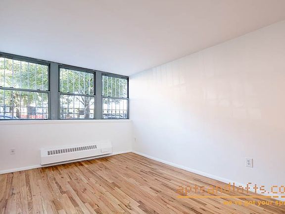 4th image of 204 Huntington St APT 1A