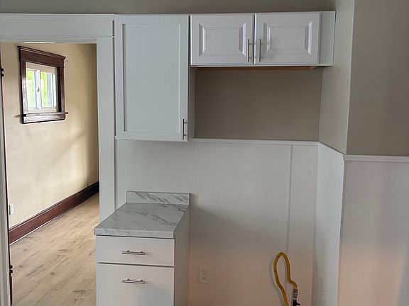 3rd image of 15406 Holmes Ave