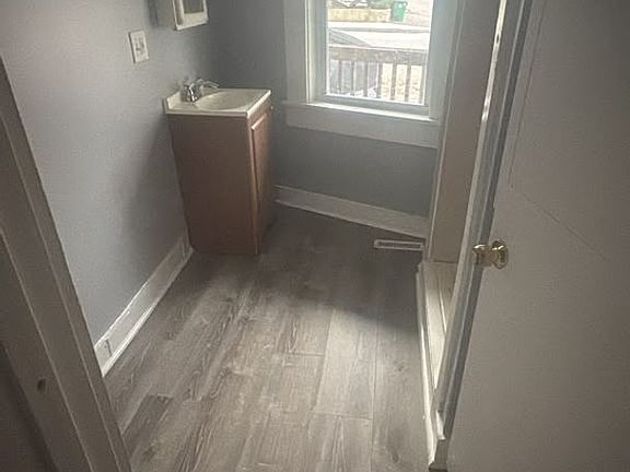 3rd image of 235-237 Oak St #237-2R