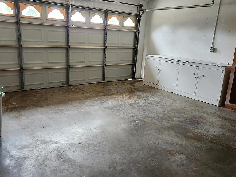 1030 Albin St — Photo 5