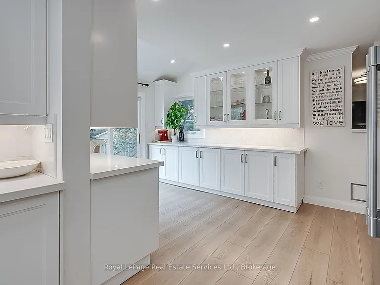 1484 Princeton Cres — Photo 11