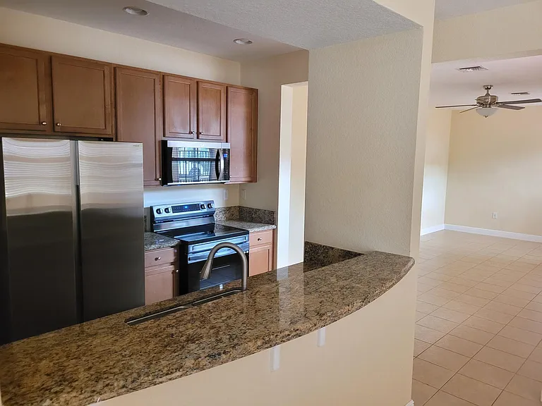 1145 SW 147th Ter — Photo 6