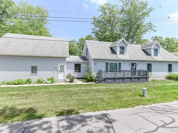 4534 Superior St, Newport, MI 48166