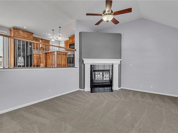 4th image of 207 NW Willow Ct