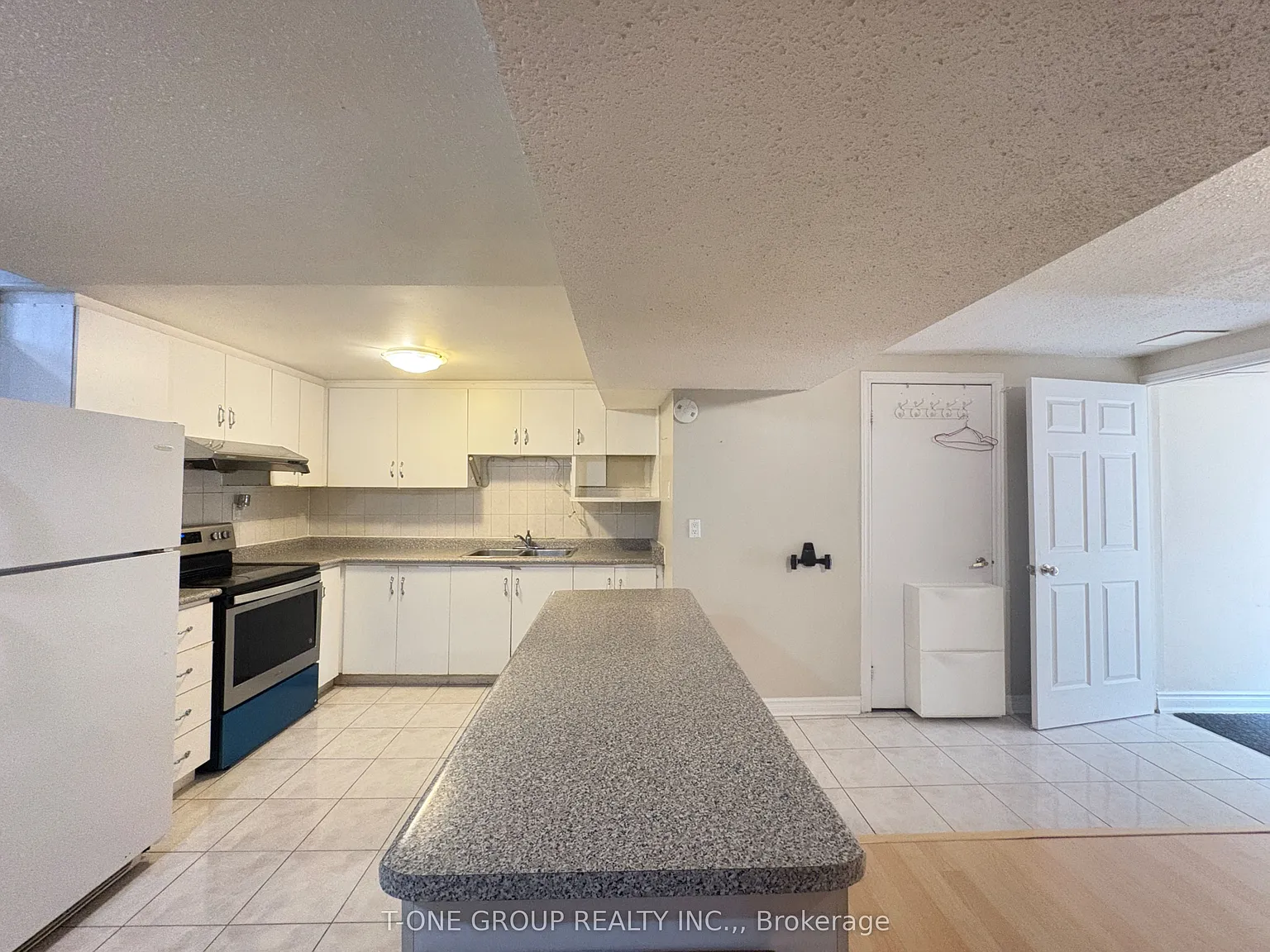 2 bed, $1,650 — Photo 3